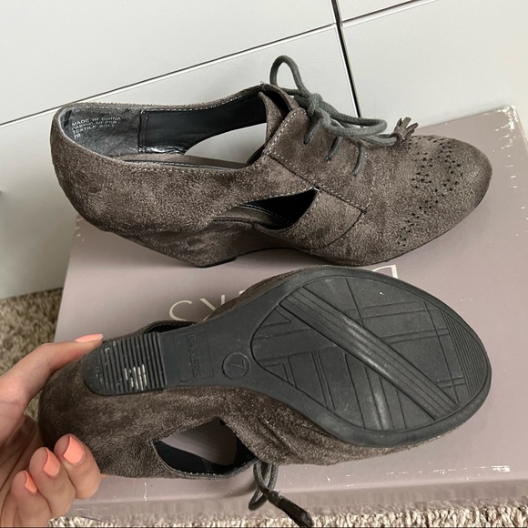 Grey suede wedge heels by Bakers - Picture 7 of 16